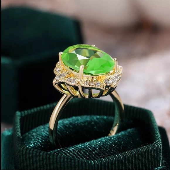 New Yellow Gold Oval Dazzling Emerald Ring - Picture 3 of 4